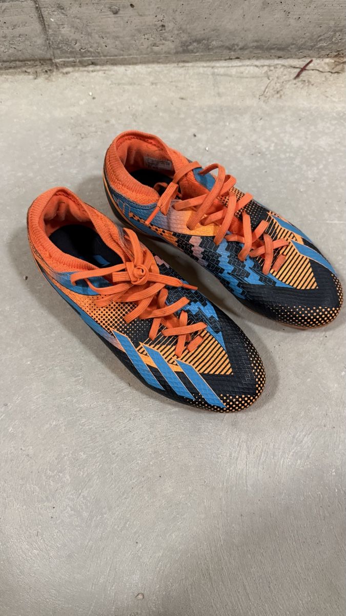 Scarpe per ragazzi: Chaussures de foot Messi – Usato da Founex venduto da ozen