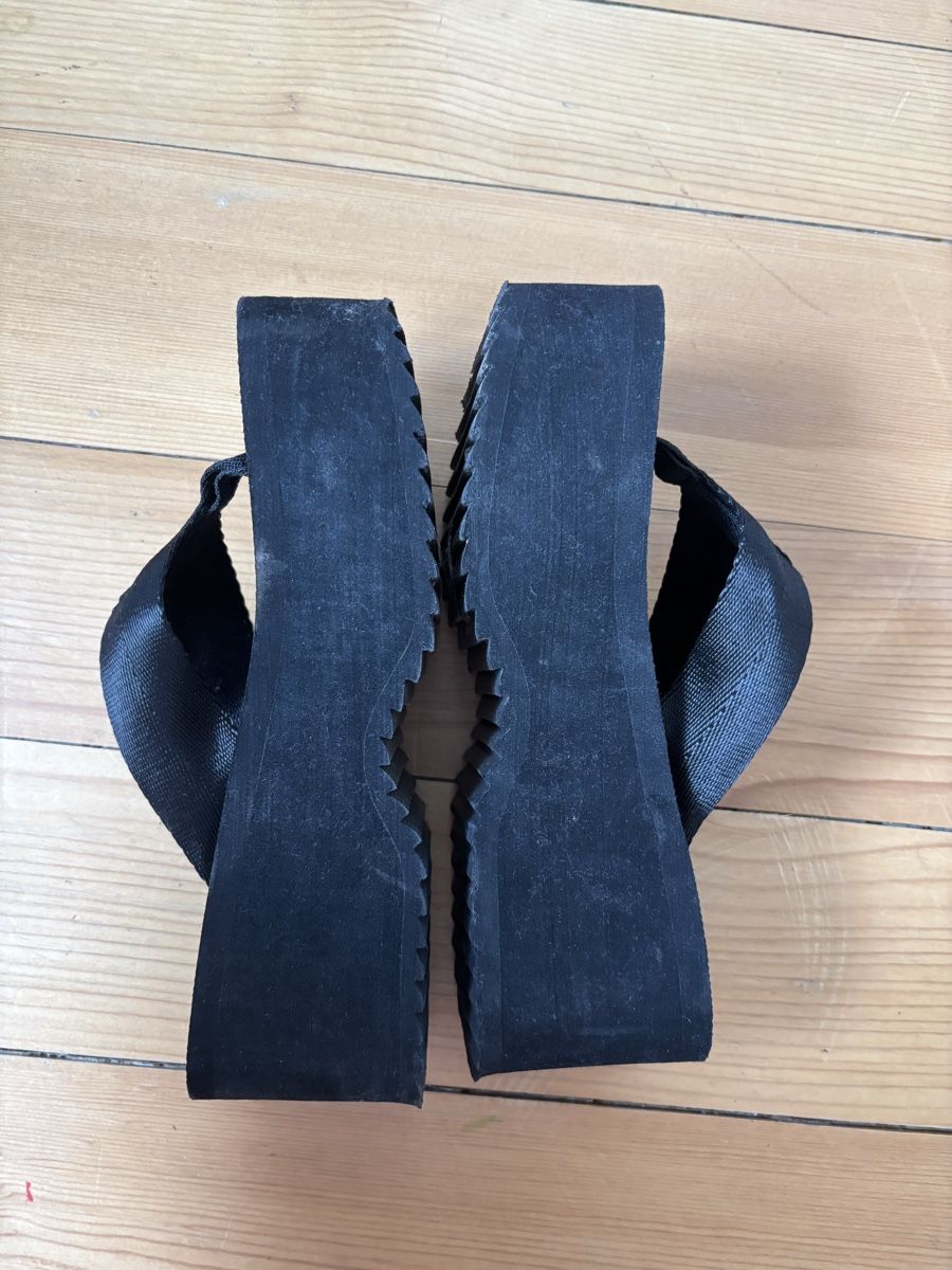 H&M Damenschuhe: Black Platform Flip Flops  – Gebraucht aus Bern von kri_y8h8 1