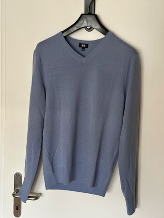 Men's Merino V-Neck Sweater size S