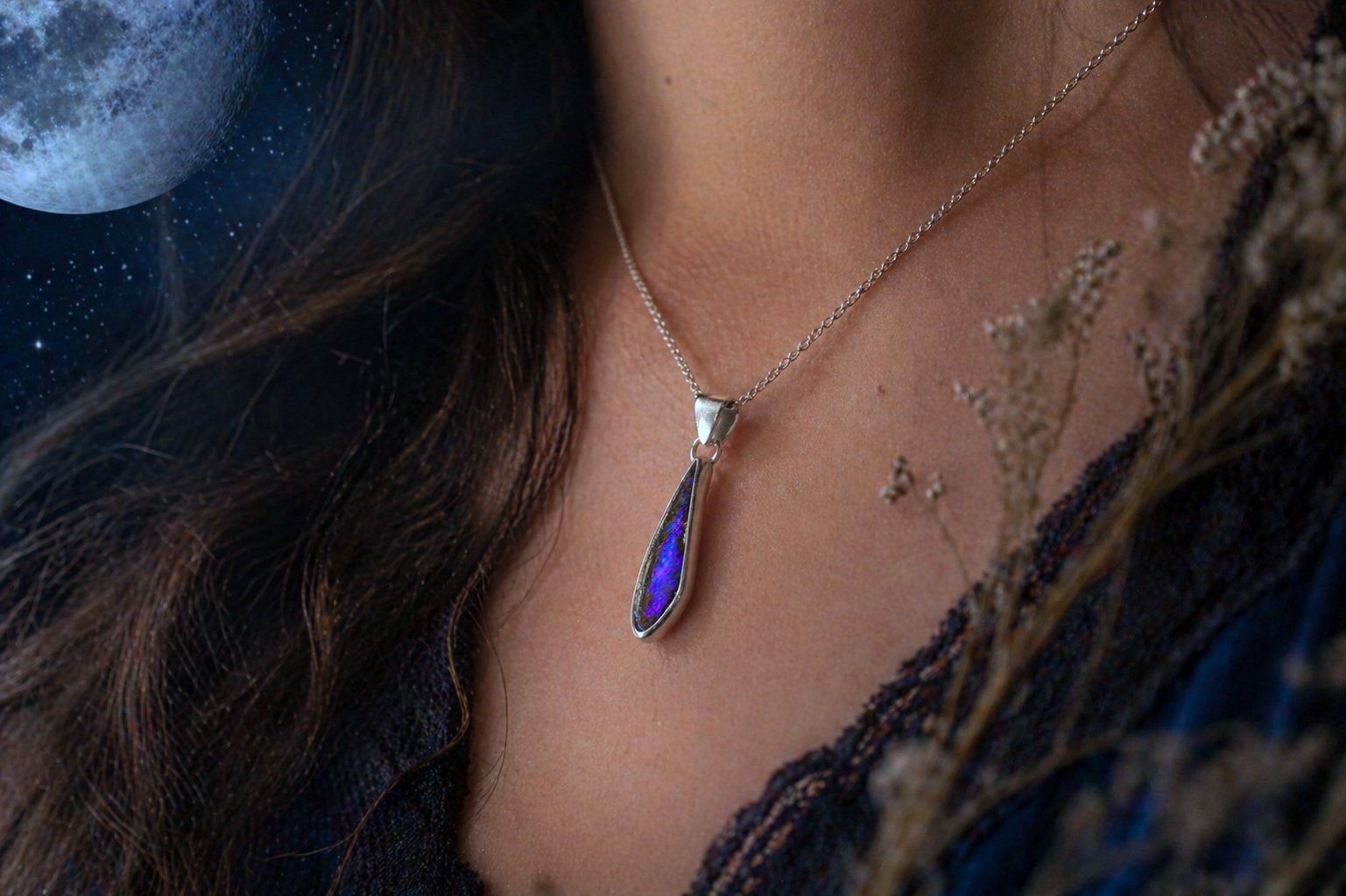 Ciondoli: AURORA ELECTRA Silberanhänger mit australischem Boulder Opal – Nuovo e nell'imballaggio originale da Bern venduto da OSONO.Design 1