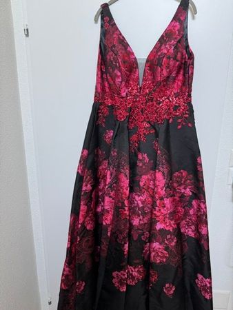 Festmode - Abendkleid schwarz, fuchsia mit Schnürung Gr. 40