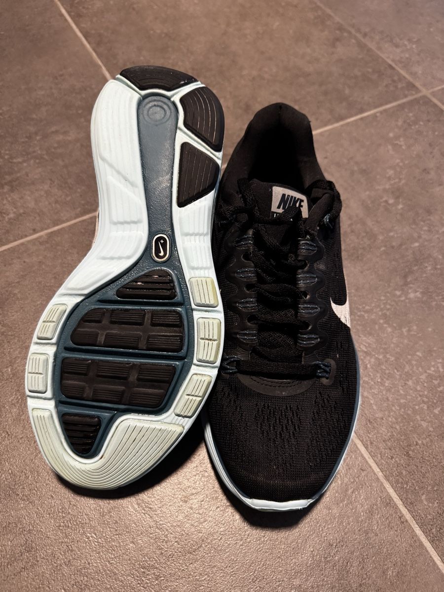 Nike Chaussures femmes: Nike Runningschuhe Damen – D'occasion à Konolfingen par jabe21 2