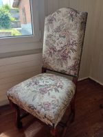 Vintage-Esszimmerstuhl mit floraler Polsterung und Holzrahme