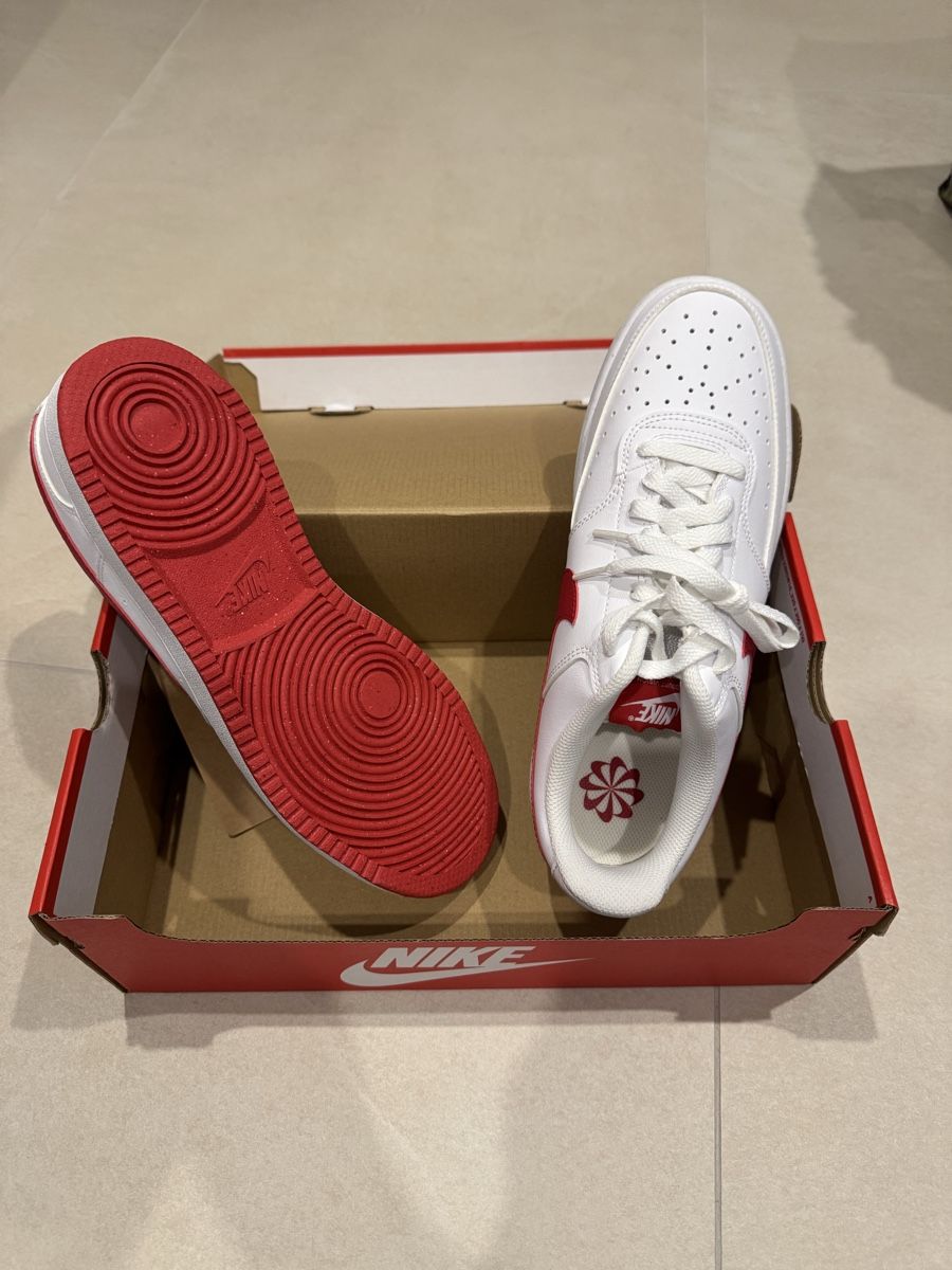 Nike Scarpe da uomo: Nike Sneaker Weiss Rot Gr. 42.5 – Nuovo e nell'imballaggio originale da Lupfig venduto da Pluribus 1