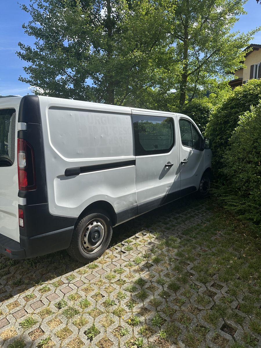 Opel Nutzfahrzeuge: Opel Vivaro  – Defekt aus Paradiso von xge_zp5n 3