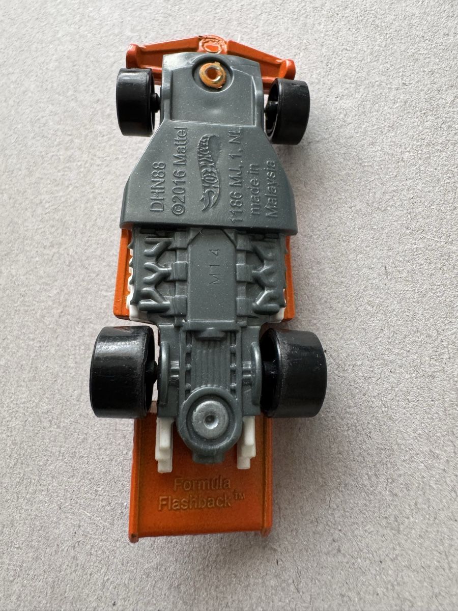 Hot Wheels Modellini d'auto: Hot Wheels Formel-Rückblick Orange 2016 – Usato da Losone venduto da aid_jg59 3