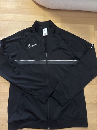 Nike Trainingsjacke schwarz Grösse M guter Zustand
