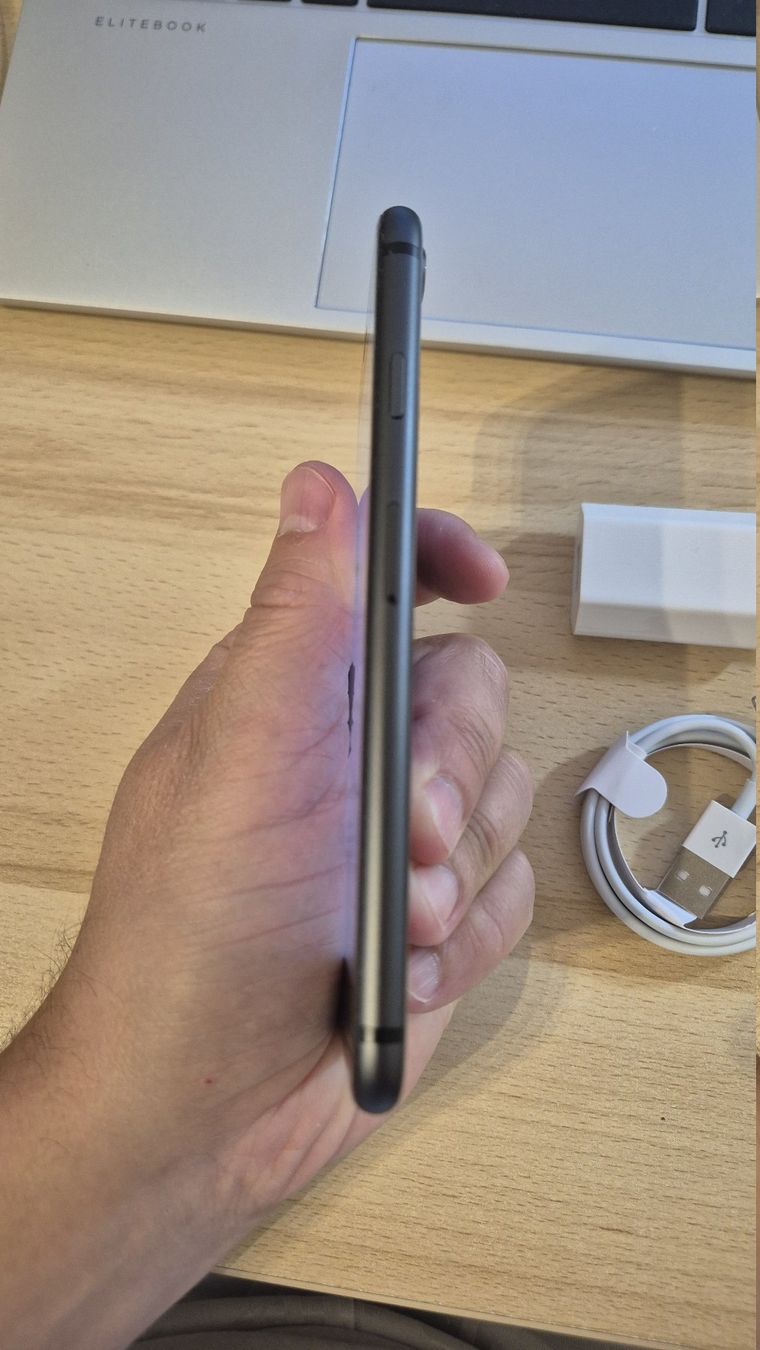 Apple Telefoni cellulari / Smartphones: iPhone 8 64GB Space Gray 3014 Akku bei 88% – Usato da Münchenbuchsee venduto da MV_Solutions 7