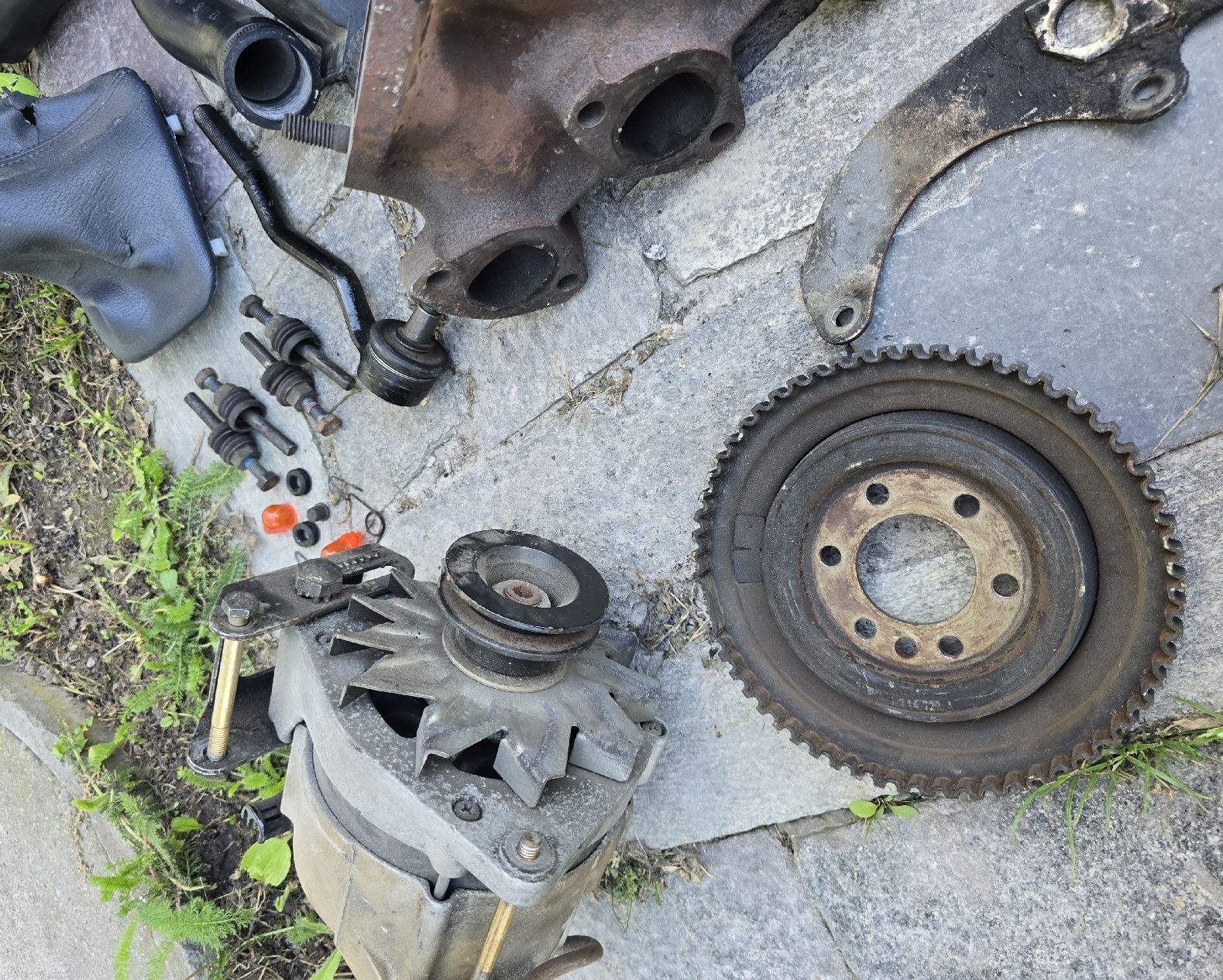 BMW Tutti pezzi di ricambio auto: BMW e30 Div. Teile / Ersatzteile – Usato da Wangs venduto da Restposten.Garage 4