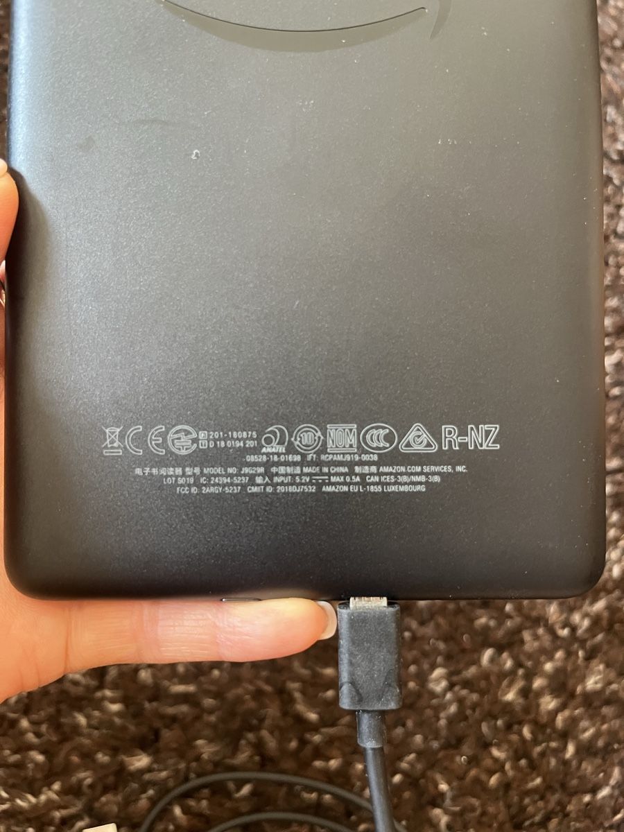 Amazon Tablettes PC: Amazon Kindle Paperwhite 4 E-Reader guter Zustand – D'occasion à Bretzwil par Olga_KroXa 2