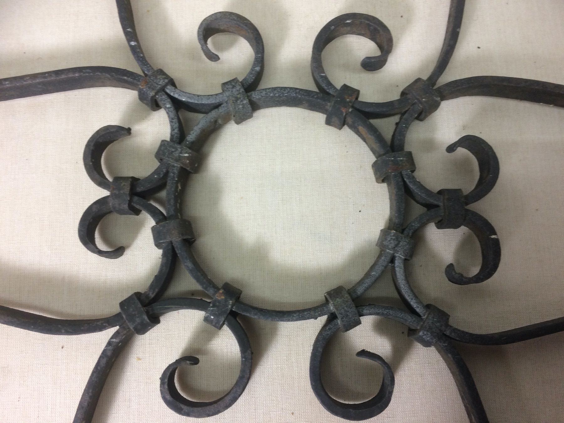 Gitter & Roste: Antikes Fenstergitter mit Wappen – Gebraucht aus Horw von luzernicus 8