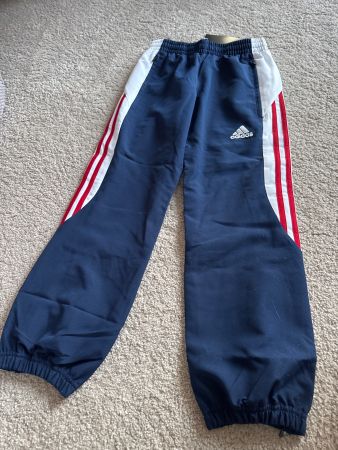 Original Adidas Trainingshose, neu mit Etikett, Grösse 128