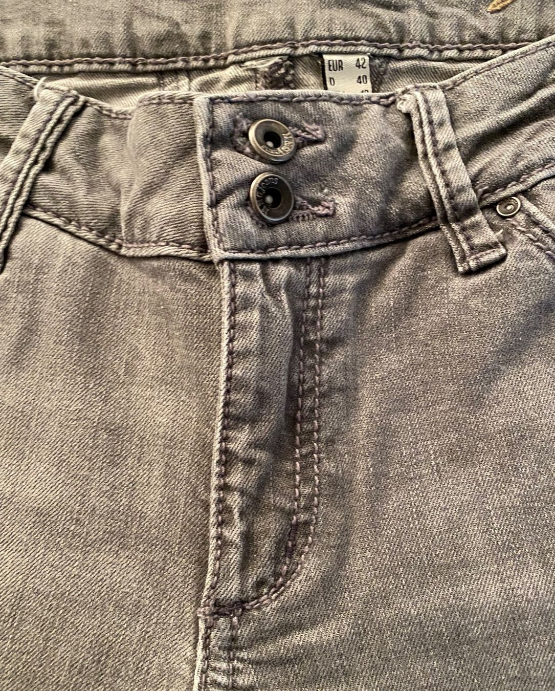 Jeans: Jeans in Grau, Gr. 40/42 – Usato da Zürich venduto da Maria2021 3