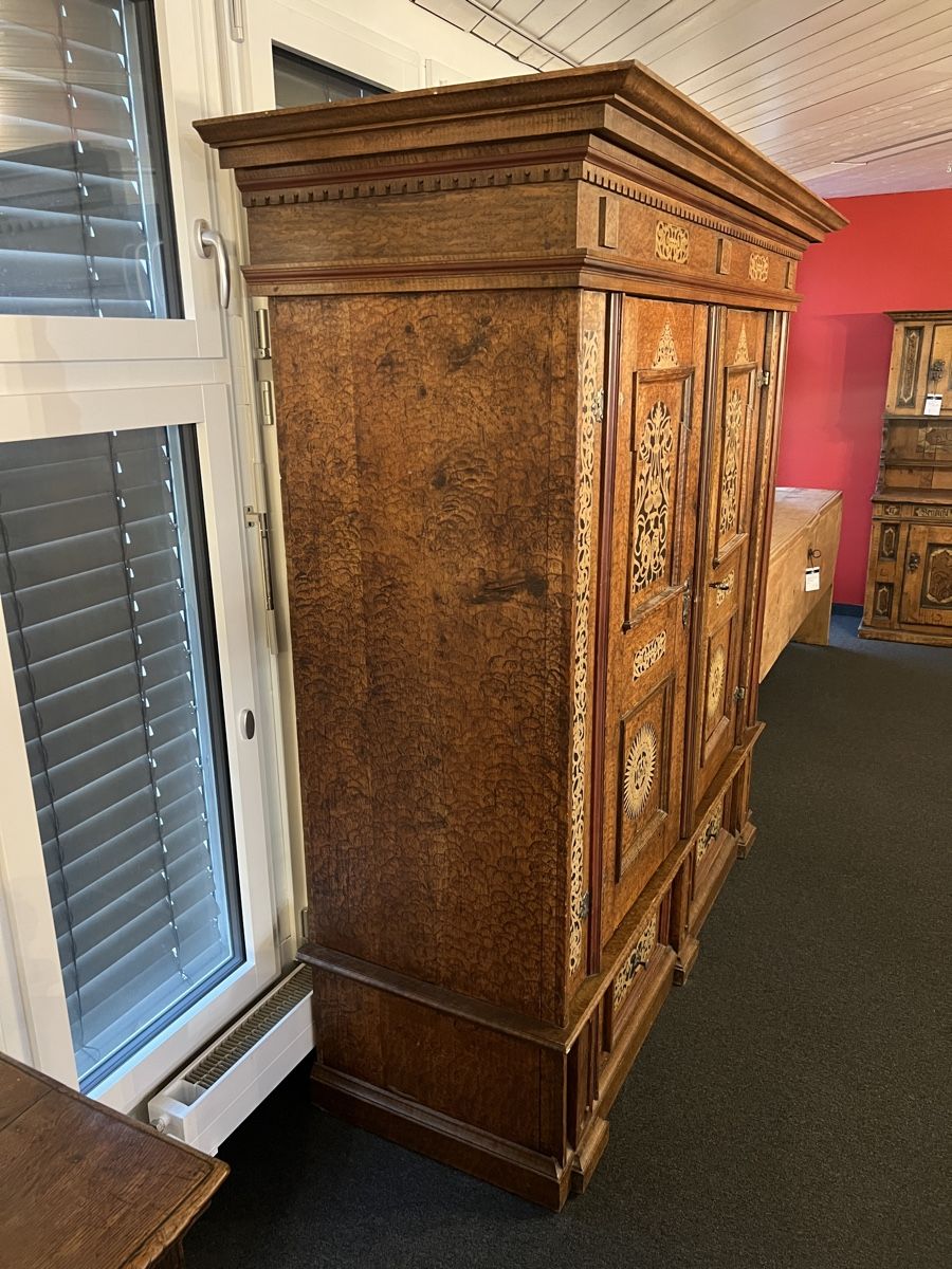 Armadi: Ostschweizer Barockschrank – Usato da Gossau SG venduto da Keller-Antiques 2