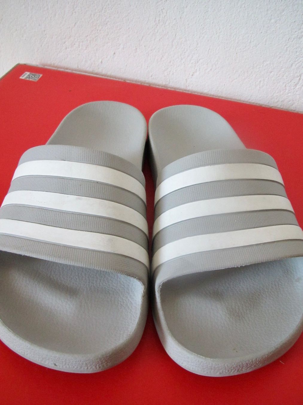 Adidas Scarpe da uomo: CHAUSSURES DE BAIN ADILETTEN ADIDAS   38 – Usato da Murten venduto da Selliot 1