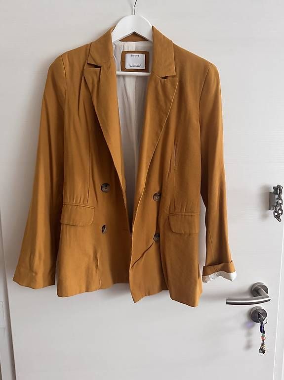 Vestes: Blazer und Jacken zu verkaufen – D'occasion à Münchenstein par mta_2wyb