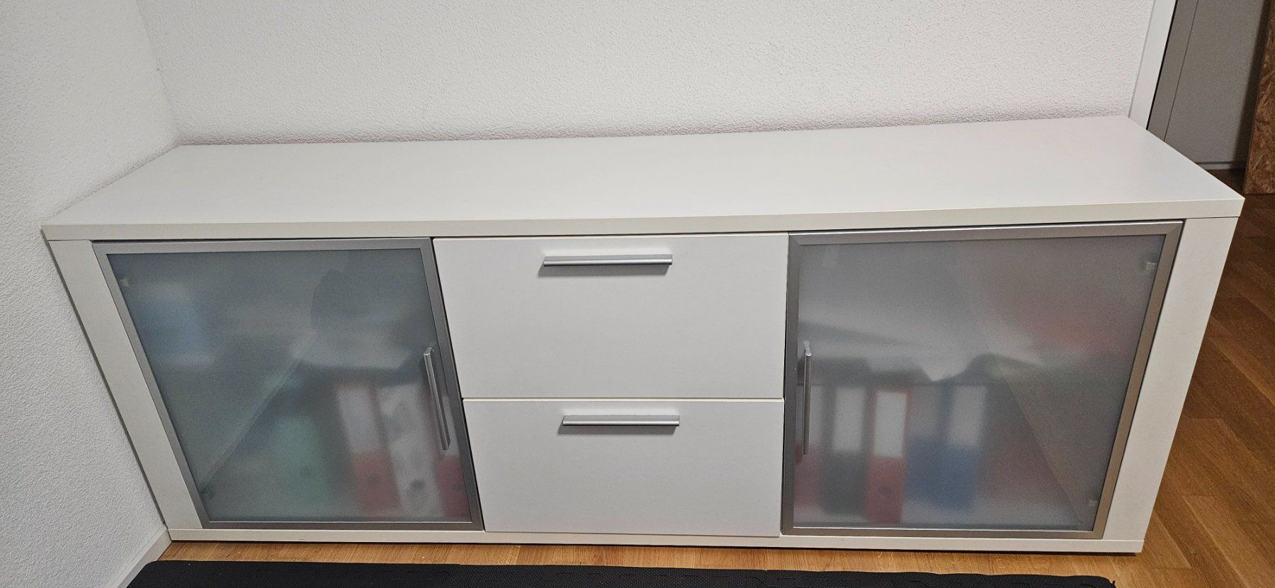 Cassettiere: Weisses Sideboard mit Schubladen und Glastüren – Usato da Wiesendangen venduto da jes_8grd