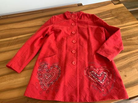 Desigual super Damen Mantel, Rot mit Herz Applikation Gr. 46