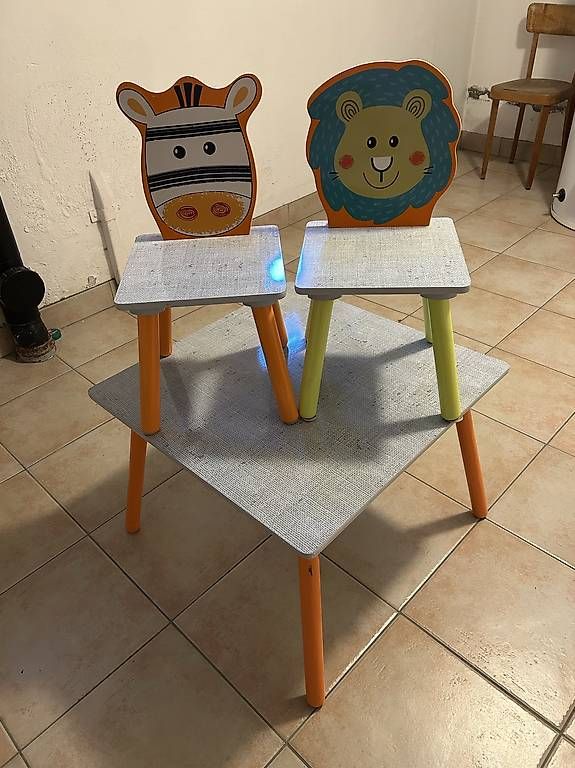 Tische: Kindertisch mit 2 Stühlchen – Gebraucht aus Bern von ial_7mzb 2
