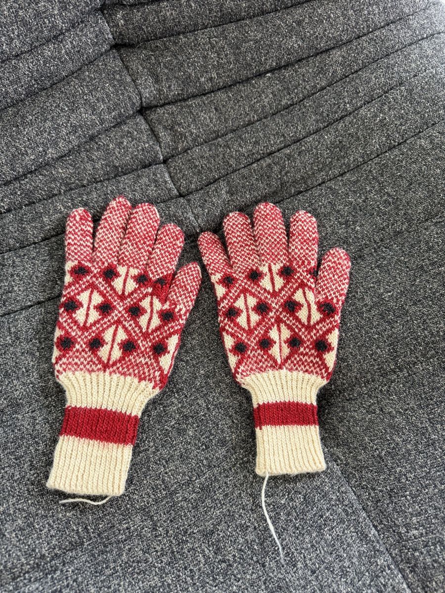 Handschuhe & Handstulpen: Woolen gloves – Neu (gemäss Beschreibung) aus Zürich von sel_y8cx