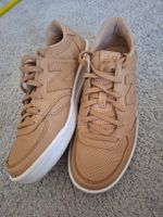 Baskets New Balance WRT300SC beige taille 40 