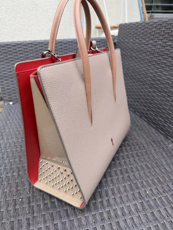 Christian Louboutin Handtasche Leder beige Nieten neuwertig