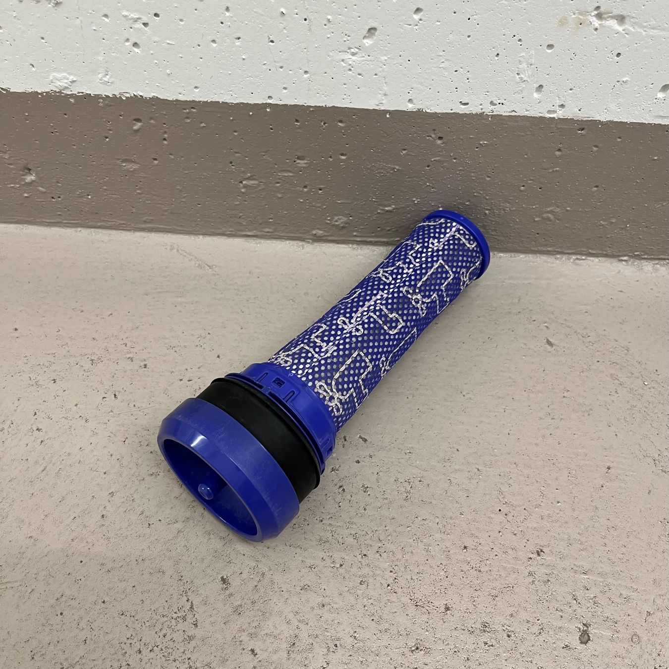 Dyson Aspirapolveri & Accessori: Dyson DC33c Allergy – Zyklon, Staubbehälter & Filter – Usato da Therwil venduto da Xavier_G 5