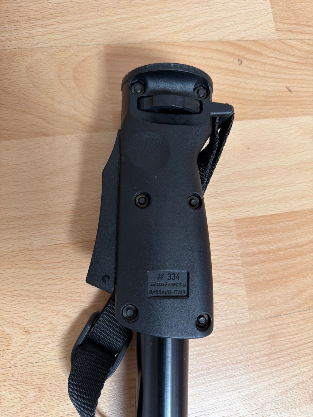 Manfrotto Treppiedi & Teste: Manfrotto 334B Automatic Monopod, guter Zustand – Usato da Thun venduto da BanjoDan 2