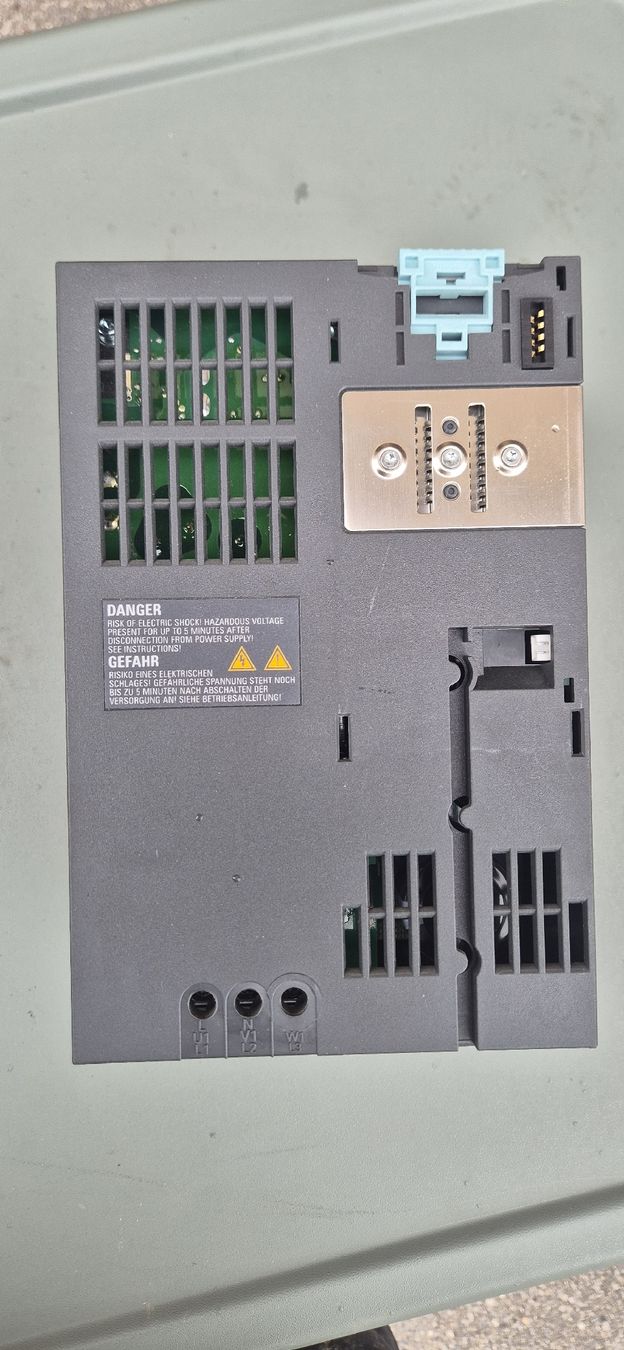 Componenti elettronici: SINAMICS SIEMENS module 240, 4 kW – Usato da Berlens venduto da ETE68 3
