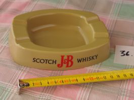 36. J&B Scotch Whisky cendrier vintage en ornamin NEUF
