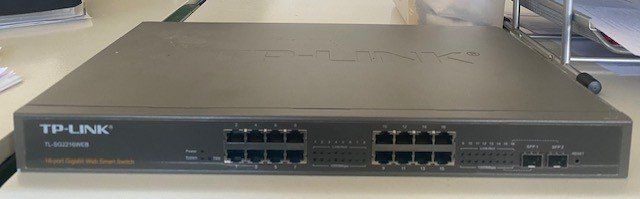Hub & Switch: TP-Link TL-SG2216WEB Switch 16-Port Gigabit – Usato da Wängi venduto da Bmo