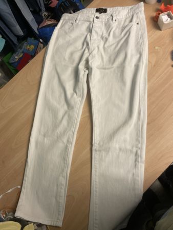 Weisse SikSilk Jeans mit Rosenmuster, Grösse M, neuwertig!