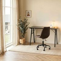 Moderner Schreibtisch schwarz, praktisch für Homeoffice