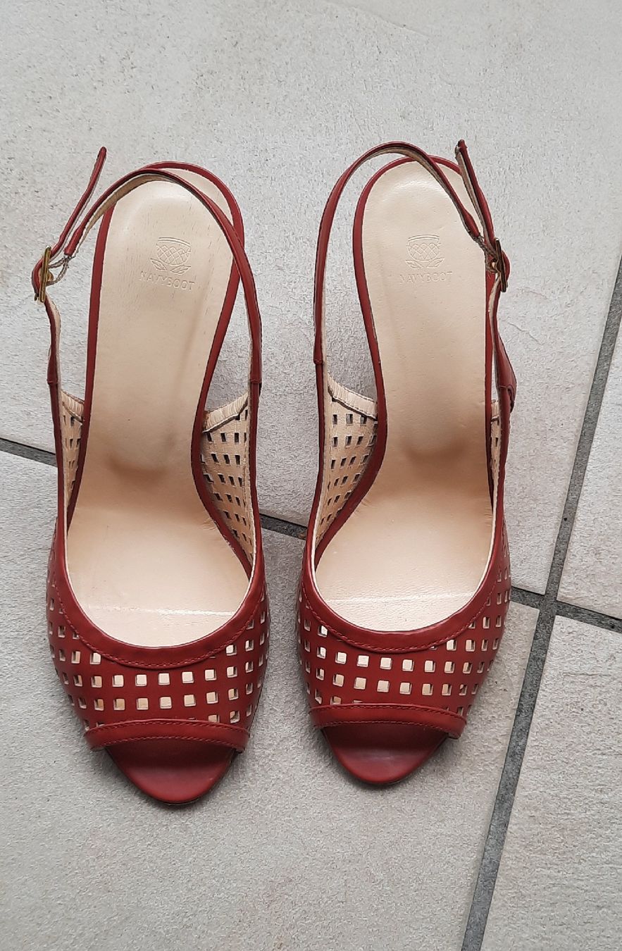 Navyboot Scarpe da donna: Sommerliche Sandalette Grösse 38 Absatz 8.5 cm – Usato da Kilchberg ZH venduto da F27081987