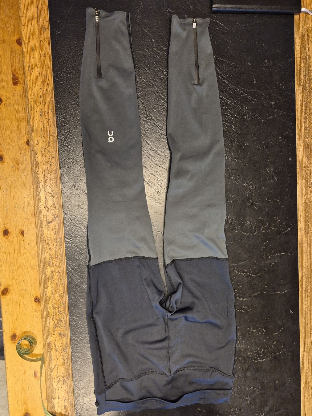 Pantaloni: On Runningpants – Usato da Scuol venduto da Niculaus 3
