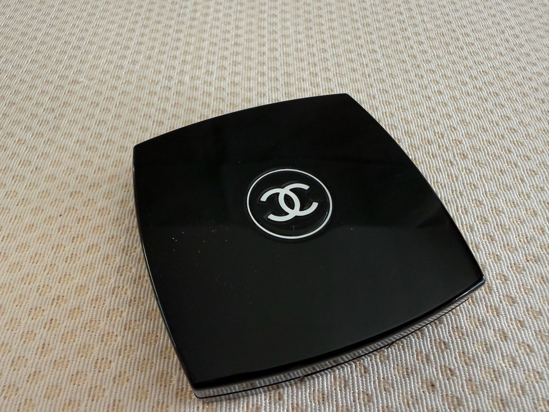 Chanel Make-up: Chanel - Ombre à paupières – Usato da Sion venduto da accroshoes