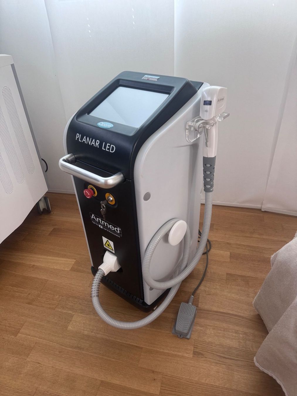 Appareils médicaux: Artmed Opera VII Plus Diodenlaser – D'occasion à Hombrechtikon par Ltsc 1