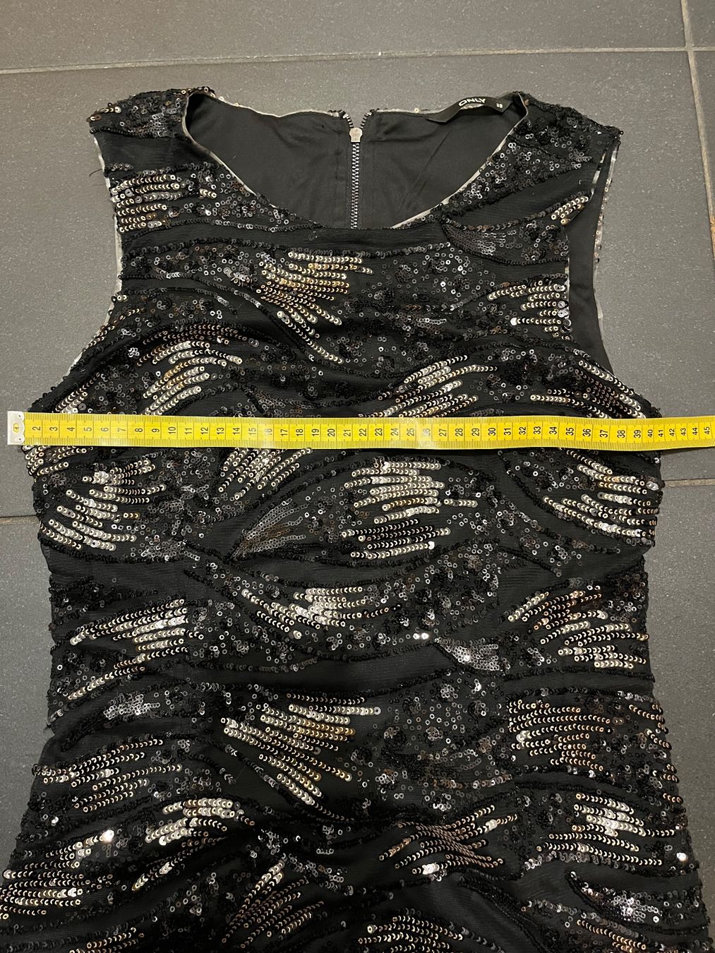 Only Vestiti: New brilliant luxury black dress  size S – Nuovo (secondo la descrizione) da Chêne-Bougeries venduto da Seetooyoo 4