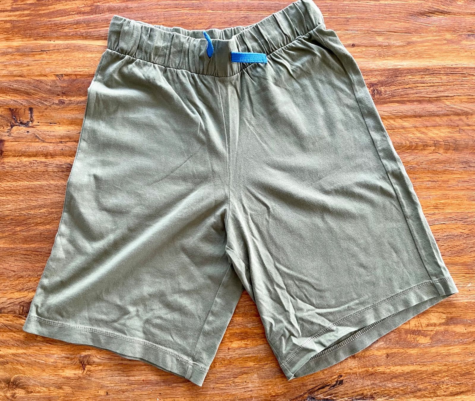 Benetton Pantaloni: tolle Benetton Shorts Gr. 164 – Usato da Buchrain venduto da Sunny026