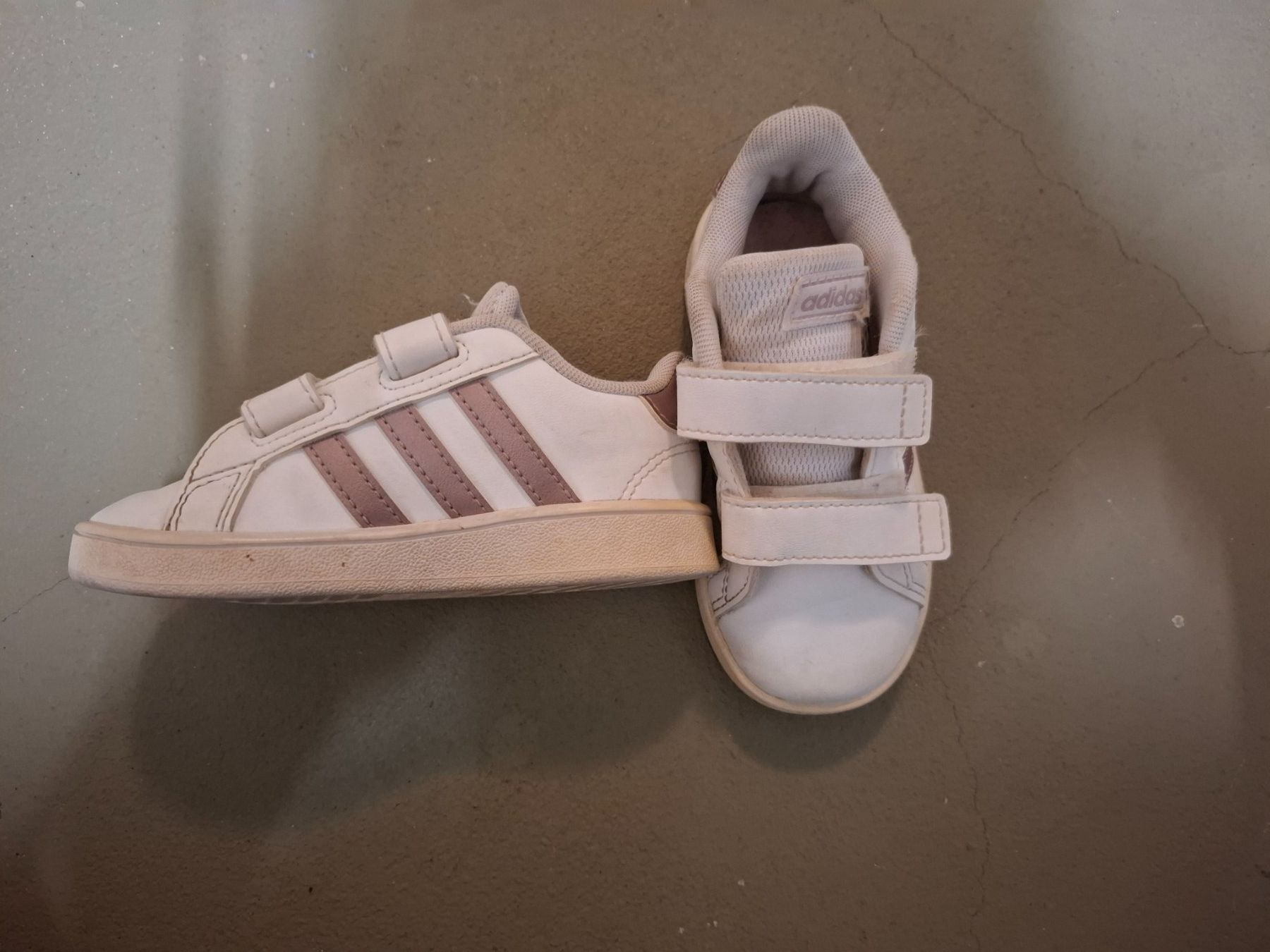 Adidas Scarpe per ragazzi: Adidas Schuhe 24 – Usato da Galgenen venduto da 27hours 1