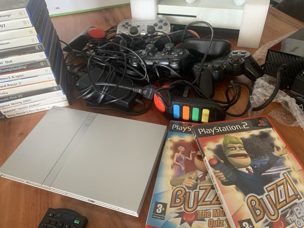 Sony Konsolen: Grosses Gaming Bundle – Defekt aus Neuhausen von sou_t9p8 7
