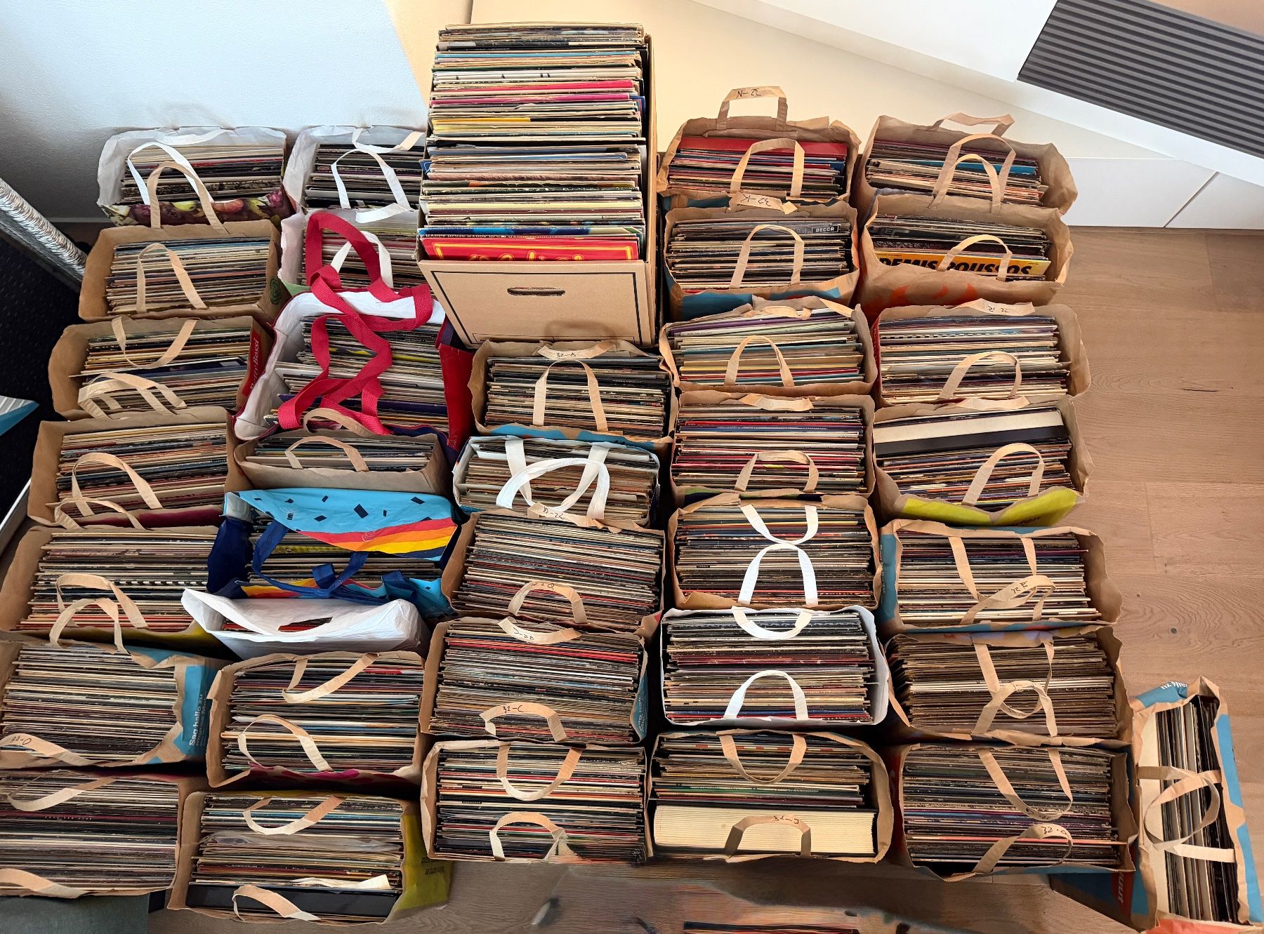 Schallplatten: LP-Sammlung ca. 2’500 Stück querbeet – Defekt aus Gutenswil von Hamzian