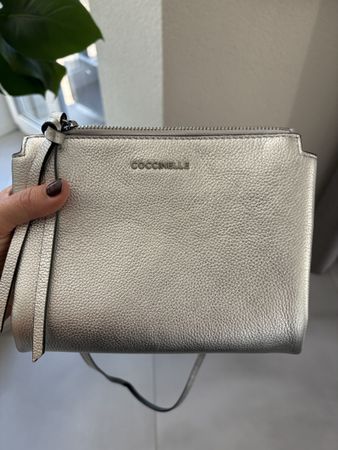 Coccinelle Crossbody Bag silber metallic neuwertig