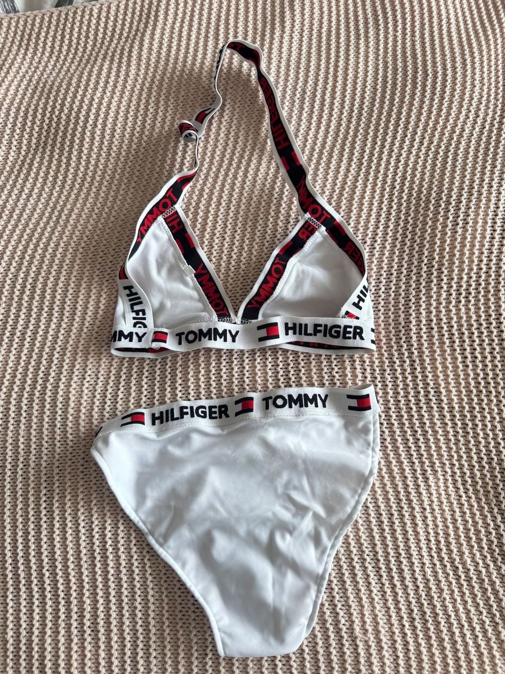 Tommy Hilfiger Costumi da bagno & Bikini: Maillot de bain Tommy Hilfiger – Difettoso da Montreux venduto da Izapechee 1