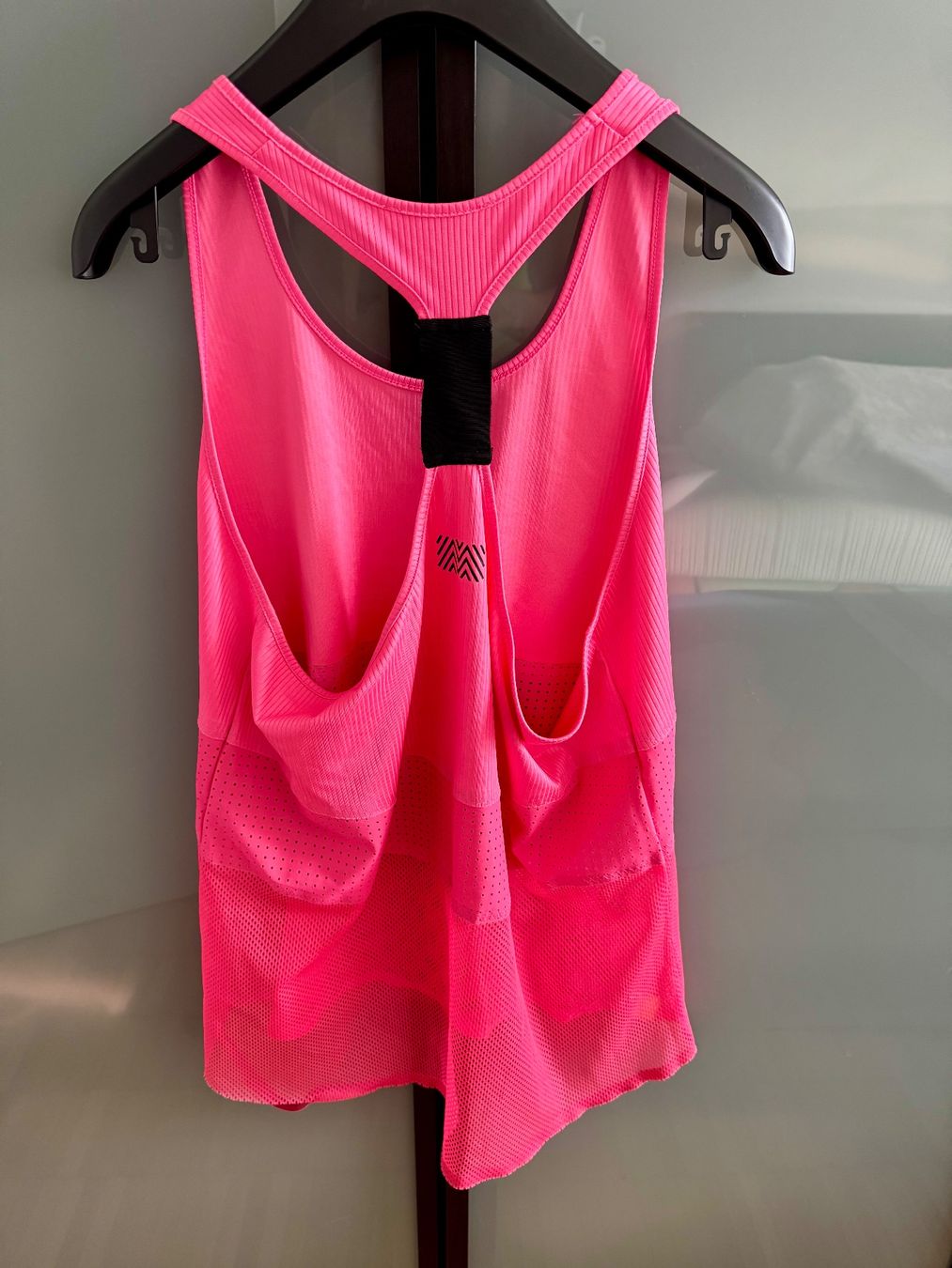 Top: Damen Sport Tank – Usato da Zürich venduto da VictoriaGVA 3