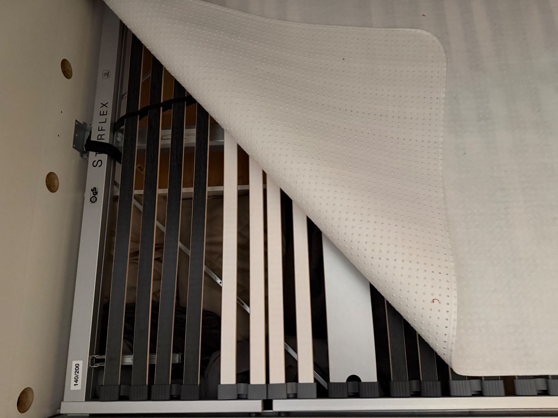 Ikea Lits: Bett 140 x 200 cm, Malm Ikea – D'occasion à Illnau par Lukas27 3