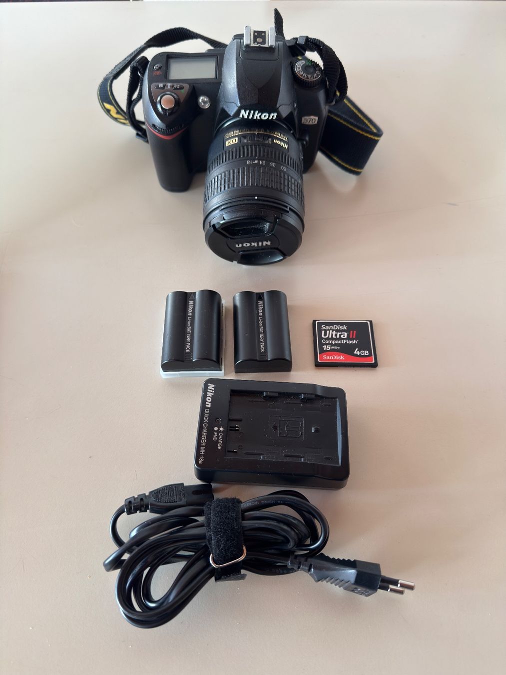 Nikon Fotocamera: Nikon D70 mit Zubehör – Usato da Zürich venduto da taldav68
