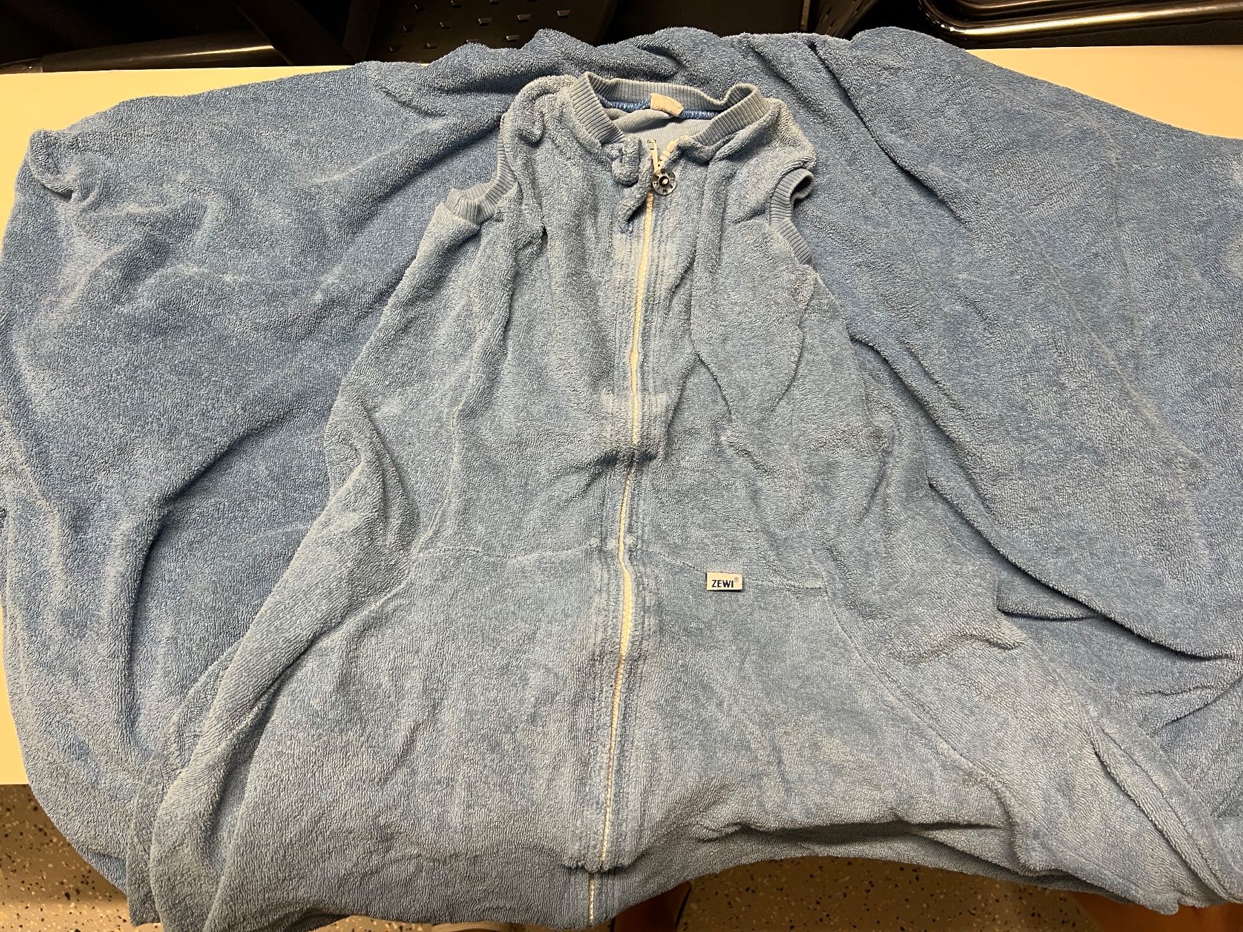 Zewi Coperte: Zewi Decke 90x200 mit Reissverschluss hellblau – Usato da Schötz venduto da Cayman_R_987