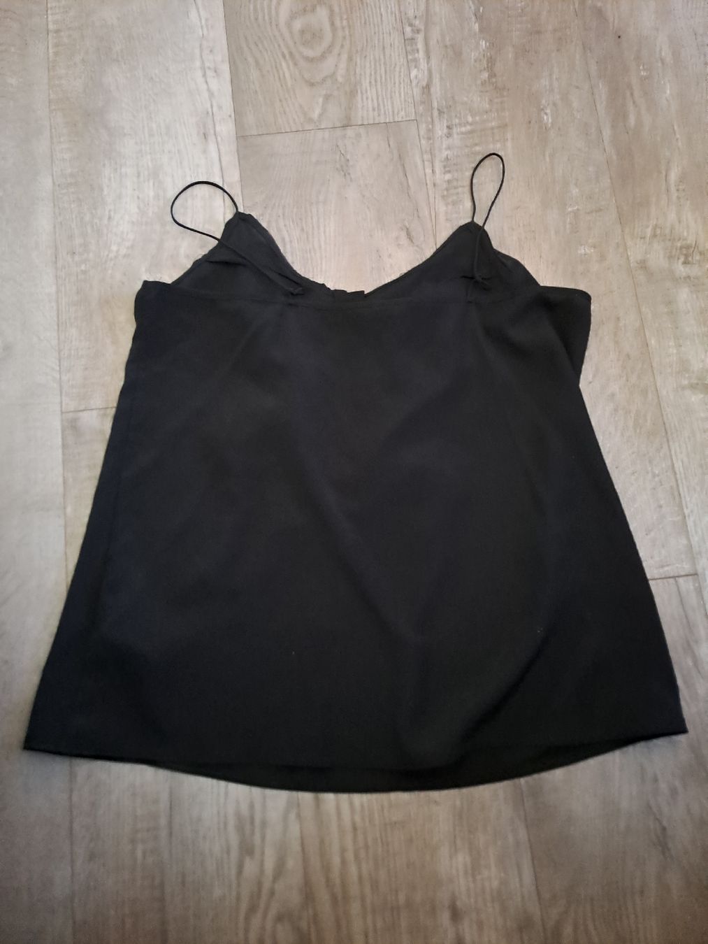 H&M Top: H&M Top schwarz Gr. 42 mit Rüschen – Usato da Rickenbach LU venduto da bishiida 1
