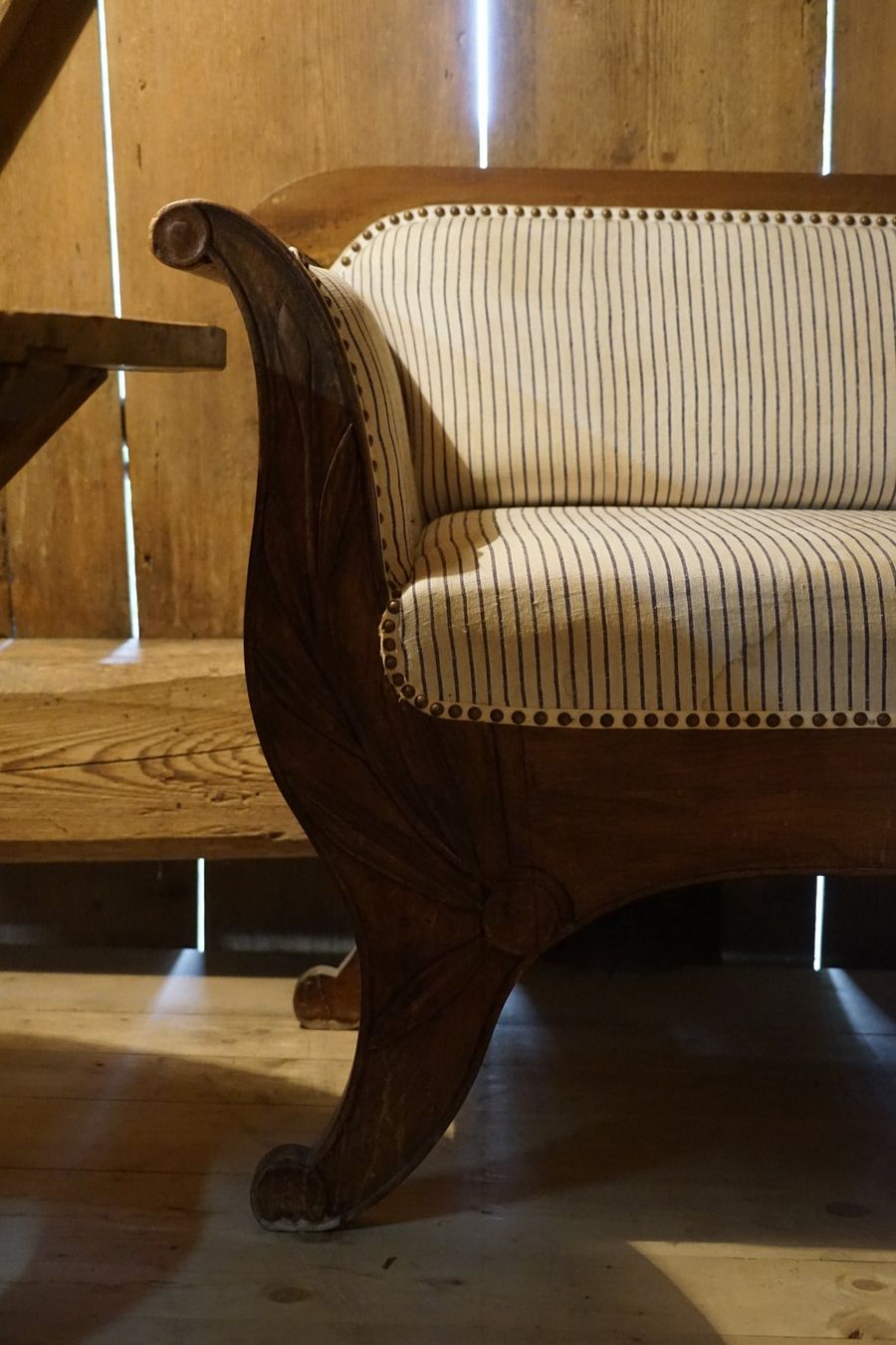 Divani: Sofa Biedermeier auf Nussbaum – Usato da Hinwil venduto da Antikfischer 4